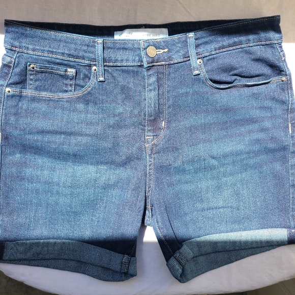 Signature Levi Strauss Mid Rise Shorts - Size 10 - Picture 3 of 10